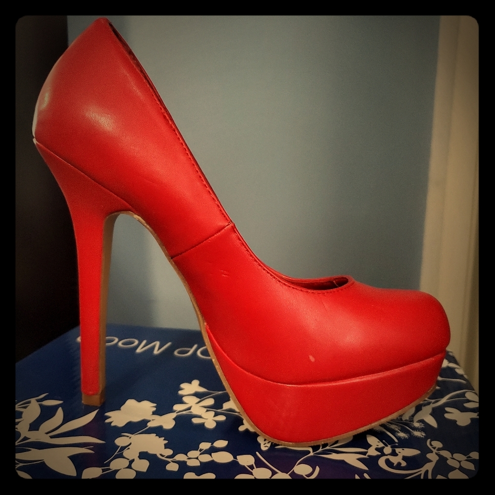 Red pumps